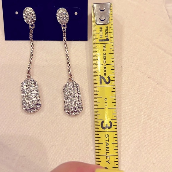 NWTStunning&SparklinWhiteHouseBlackMarket Diamonds like&GoldPlatedChainEarrings. - Picture 5 of 7